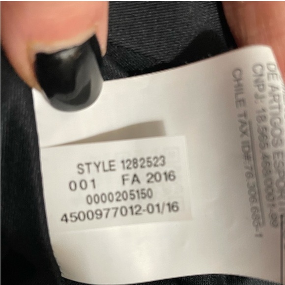 Under armour NWT cropped open back shirt. 🔥 - Picture 4 of 5